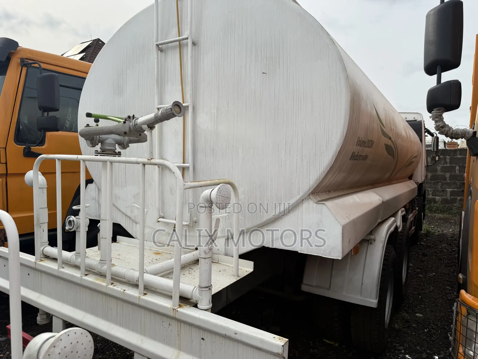 Foreign Used Howo Truck Water Tanker 371hp.