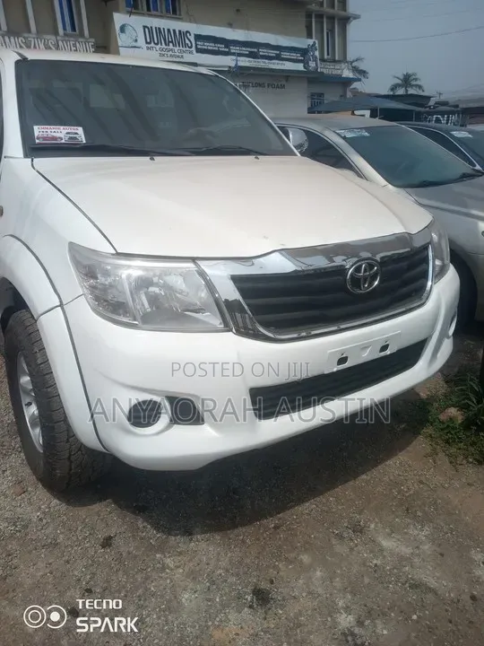 Toyota Hilux 2012 White