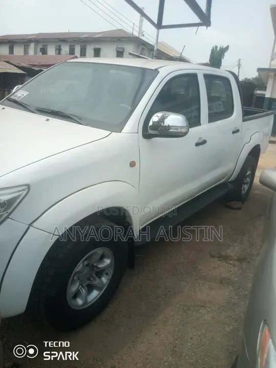 Toyota Hilux 2012 White