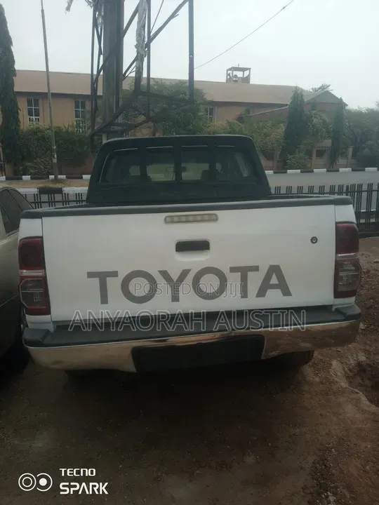Toyota Hilux 2012 White