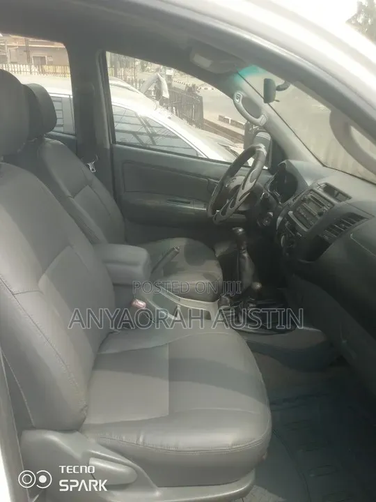 Toyota Hilux 2012 White