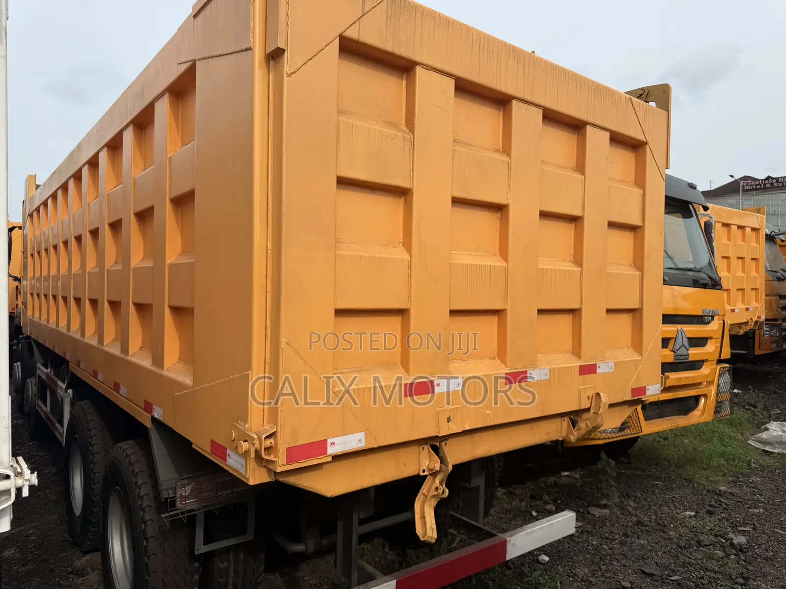 Foreign Used Howo Dump Truck 371hp. 2020 Yellow