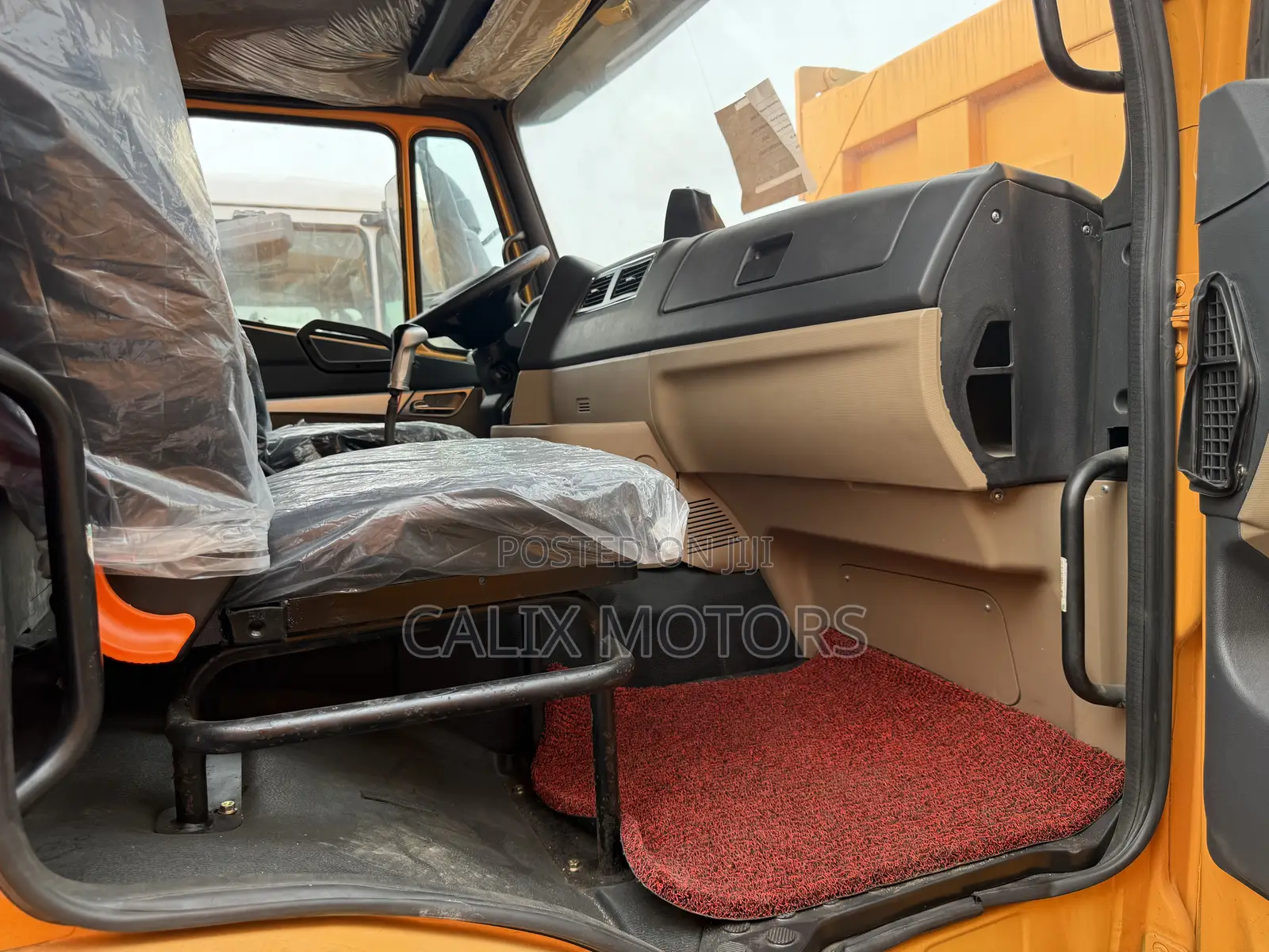 Foreign Used Howo Dump Truck 371hp. 2020 Yellow