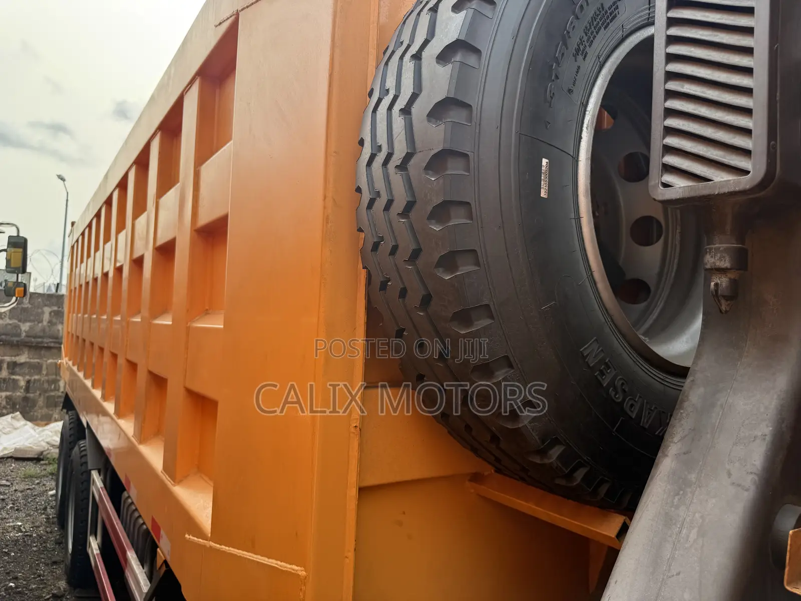 Foreign Used Howo Dump Truck 371hp. 2020 Yellow