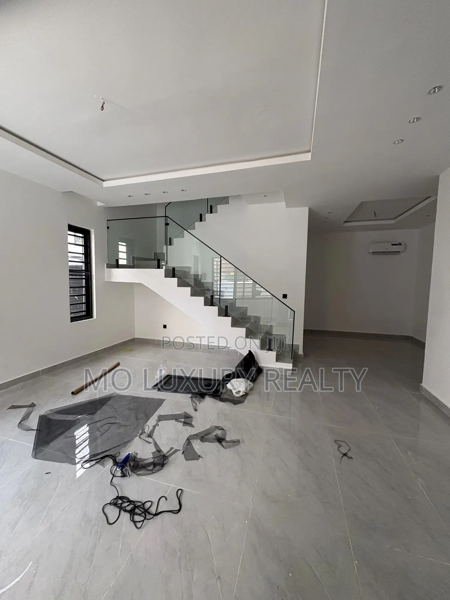 3bdrm Townhouse / Terrace in Lekki Phase 1 for rent