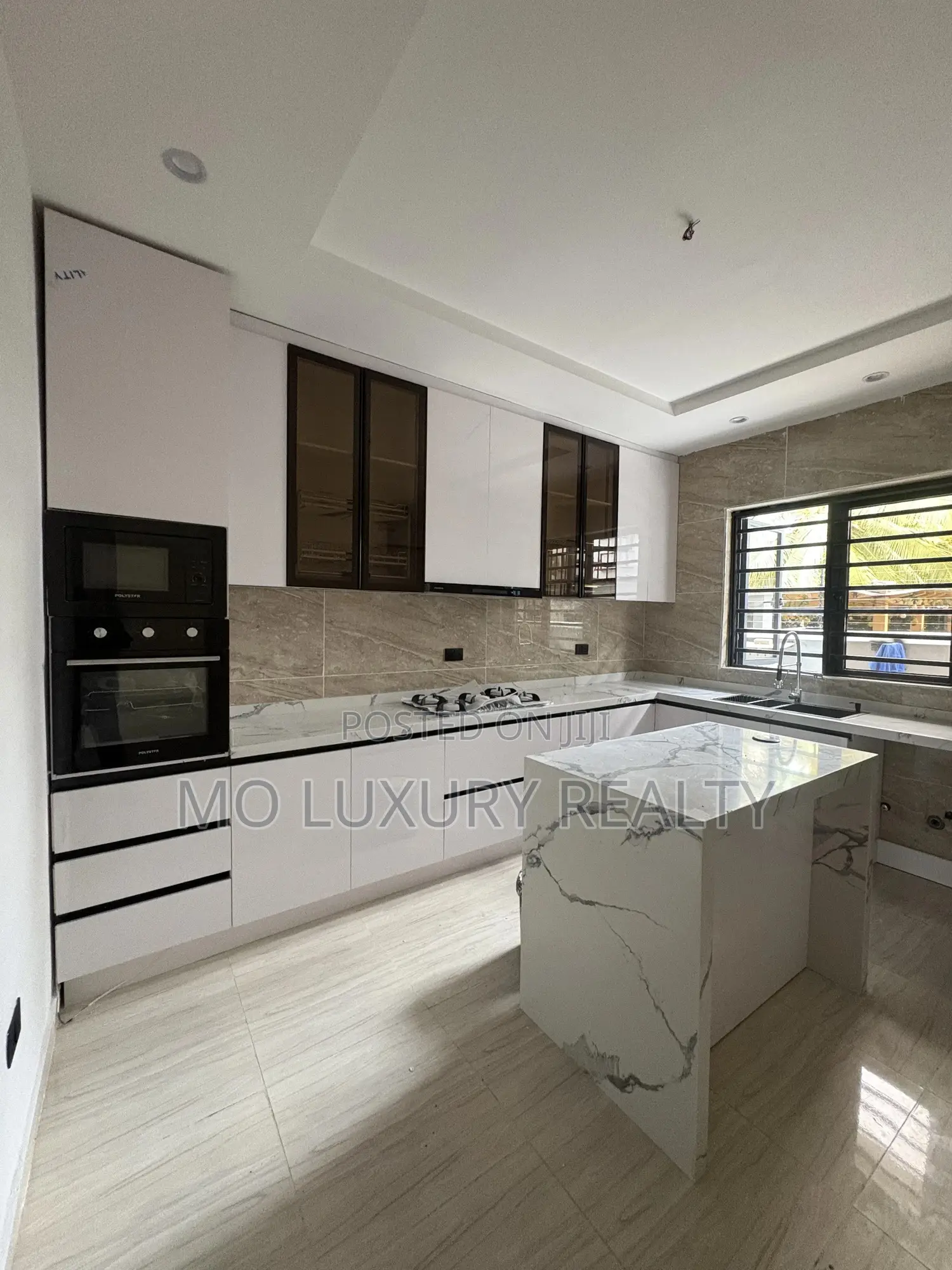 3bdrm Townhouse / Terrace in Lekki Phase 1 for rent
