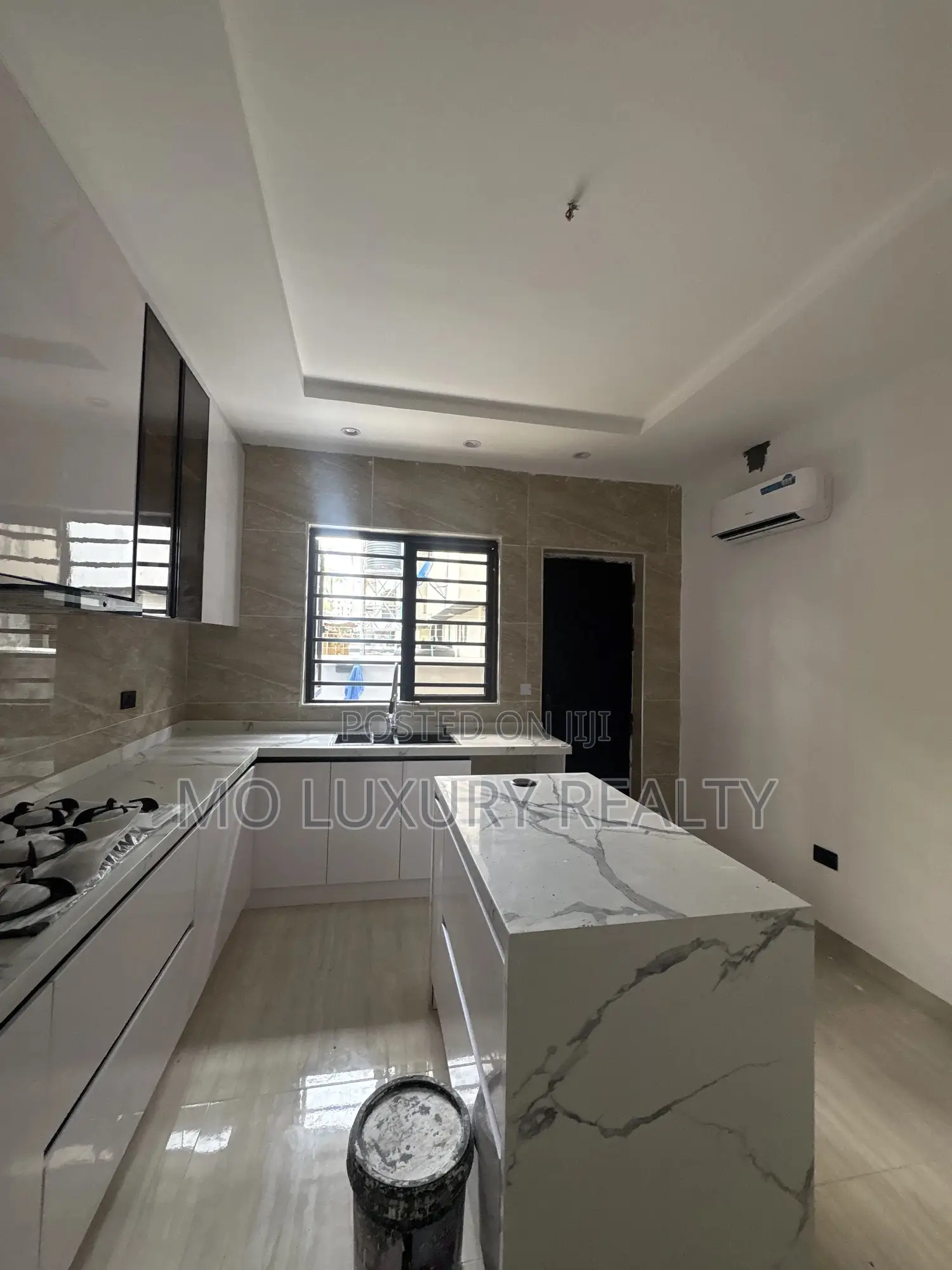 3bdrm Townhouse / Terrace in Lekki Phase 1 for rent