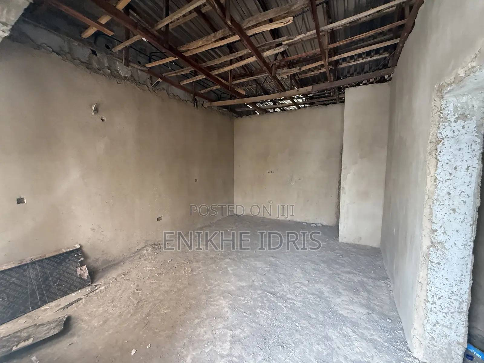 3bdrm Townhouse/Terrace in Esther Court, Sabon Lugbe for sale