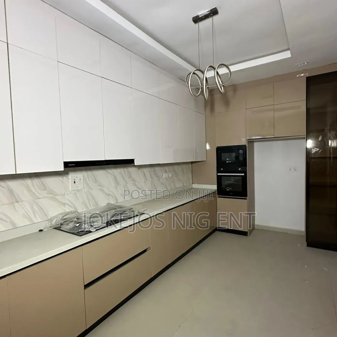 4bdrm Duplex in Chevron for sale
