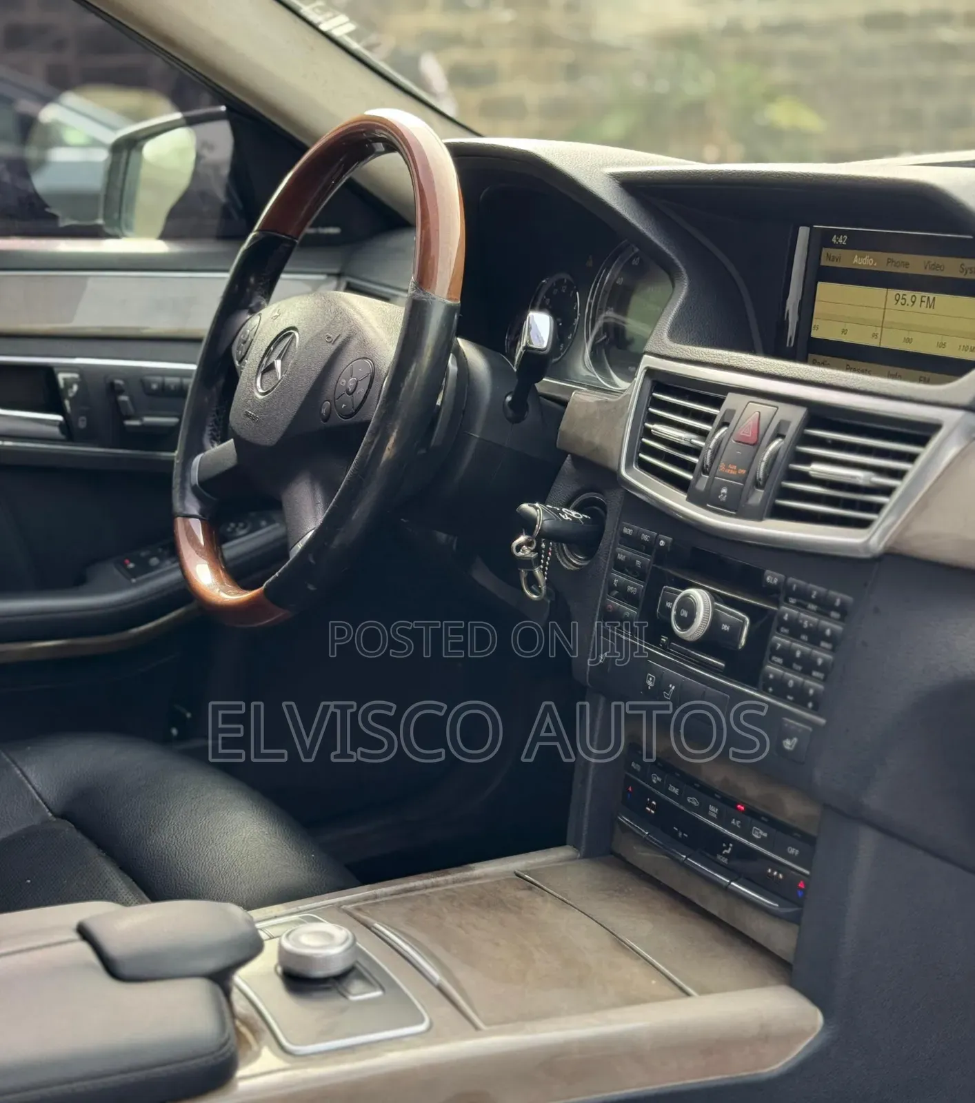 Mercedes-Benz E350 Base 4Matic Sedan AWD (3.5L 6cyl 7A) 2010 Black