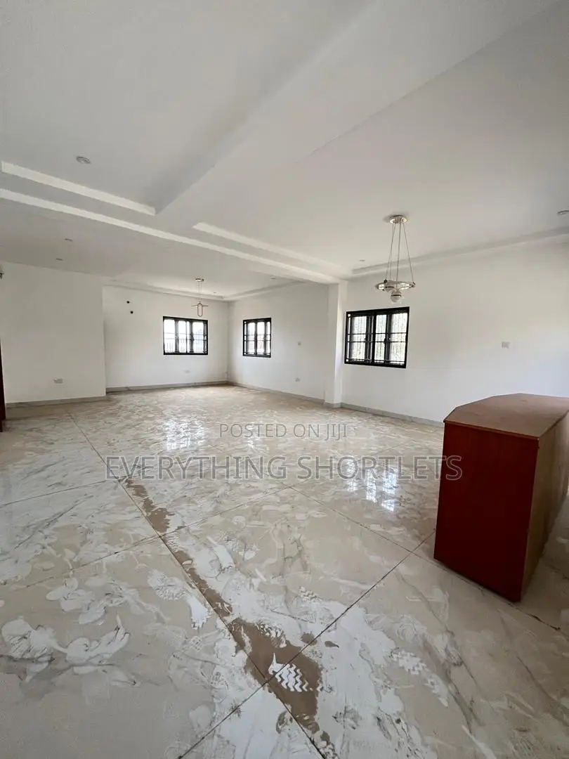 4bdrm Duplex in Guzape District for sale