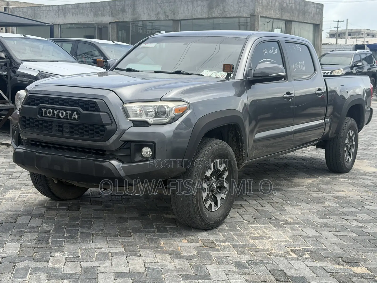 Toyota Tacoma SR5 2017 Gray