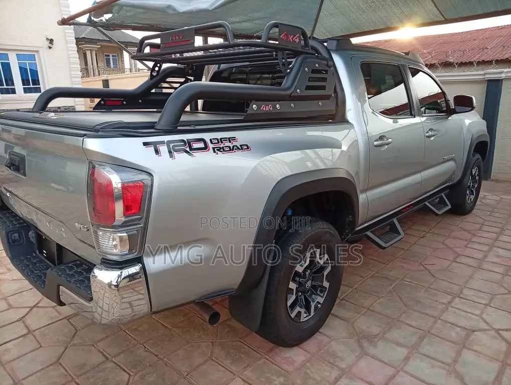 Toyota Tacoma 2024 Silver