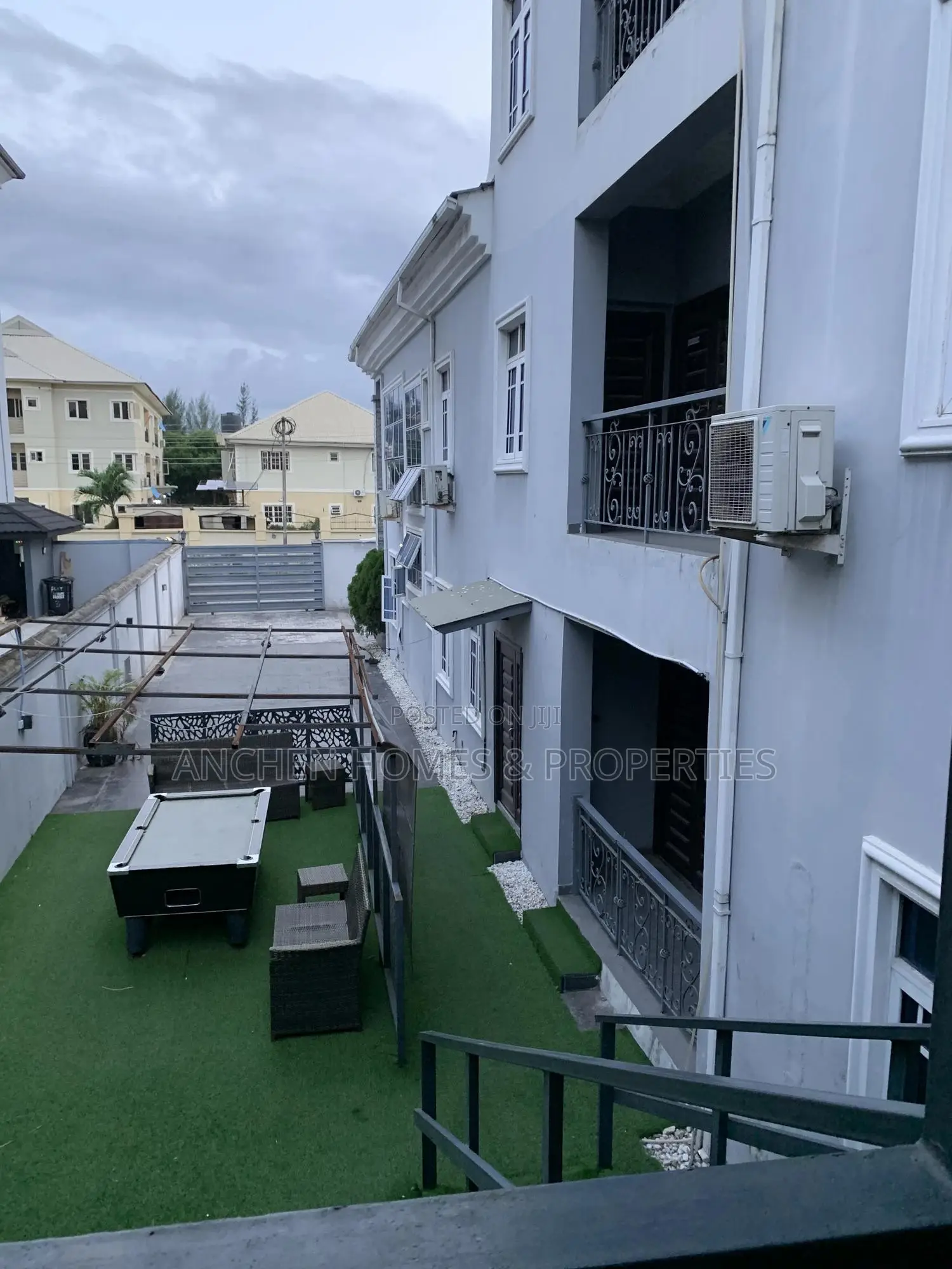 18 Bedroom Hotel