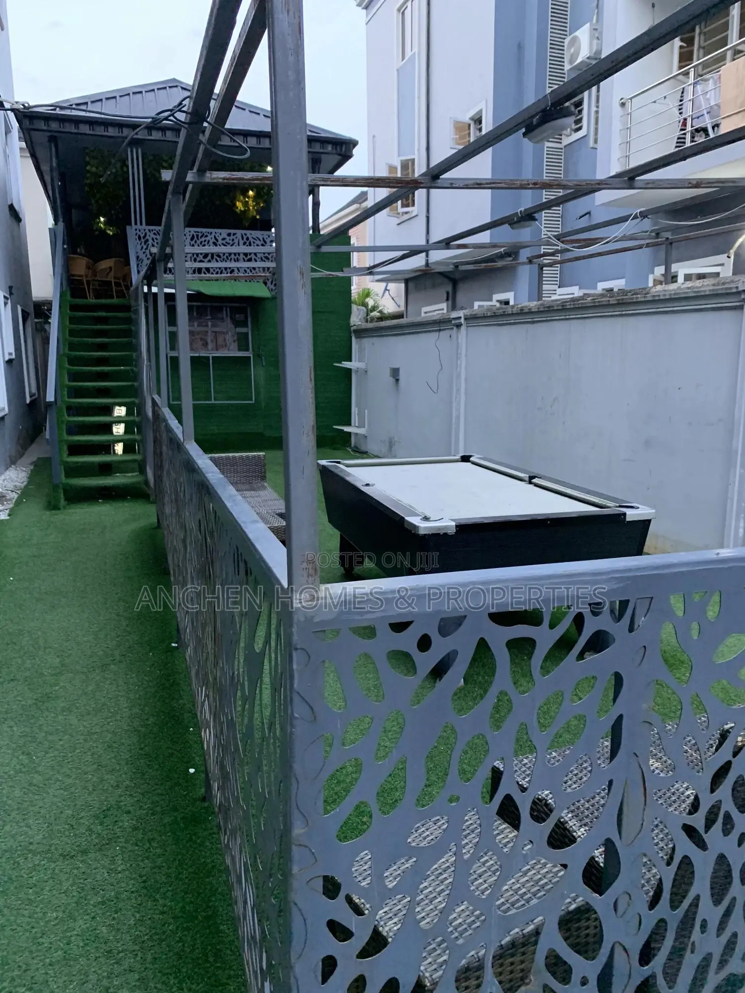 18 Bedroom Hotel