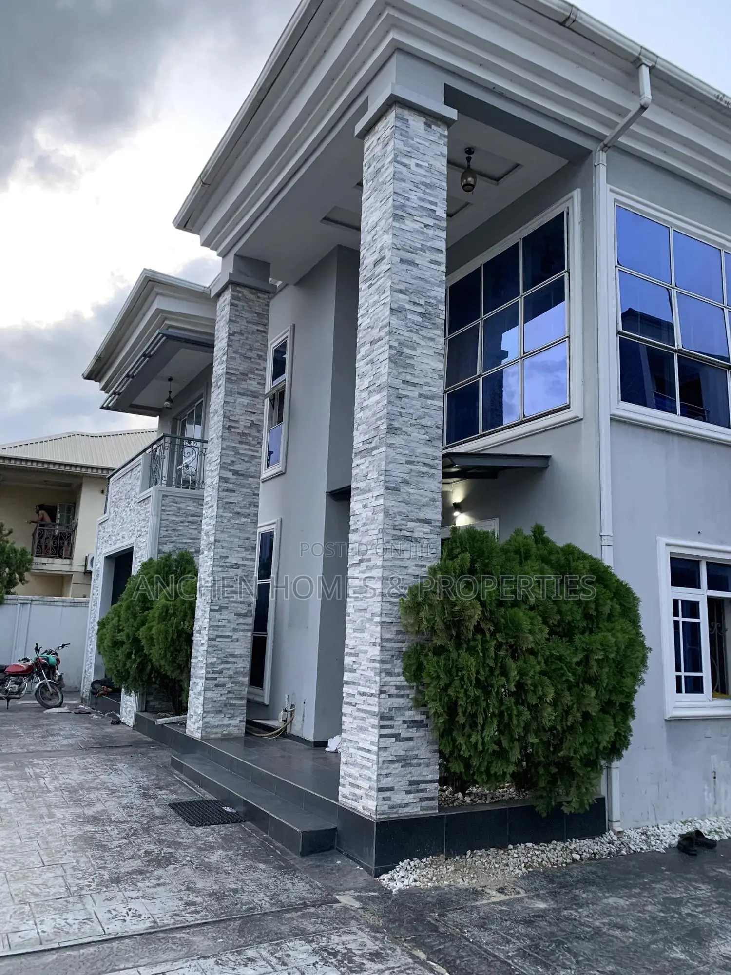 18 Bedroom Hotel
