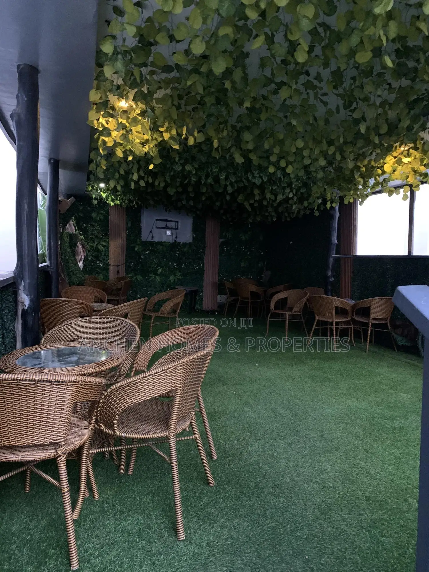 18 Bedroom Hotel