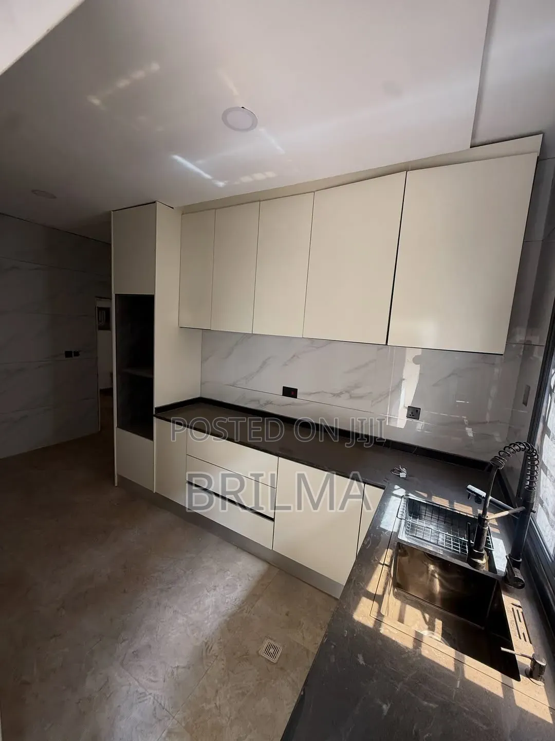 3bdrm Block of Flats in Mabushi for sale
