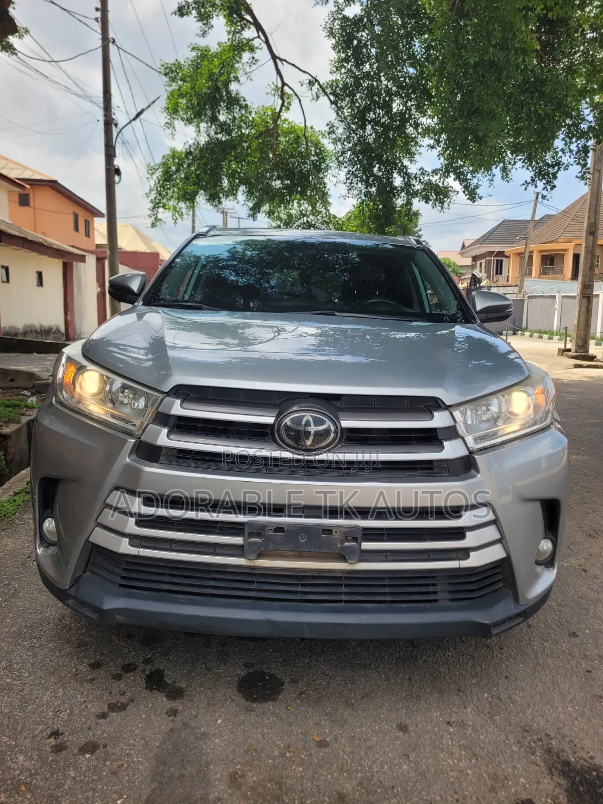 Toyota Highlander XLE 4x4 V6 (3.5L 6cyl 8A) 2018 Gray
