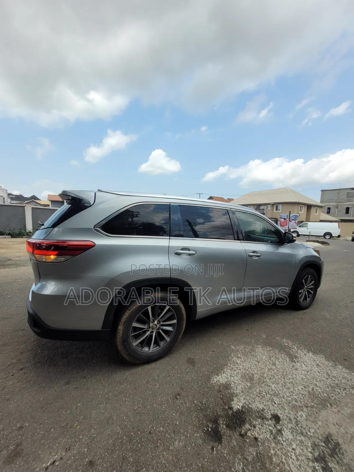 Toyota Highlander XLE 4x4 V6 (3.5L 6cyl 8A) 2018 Gray