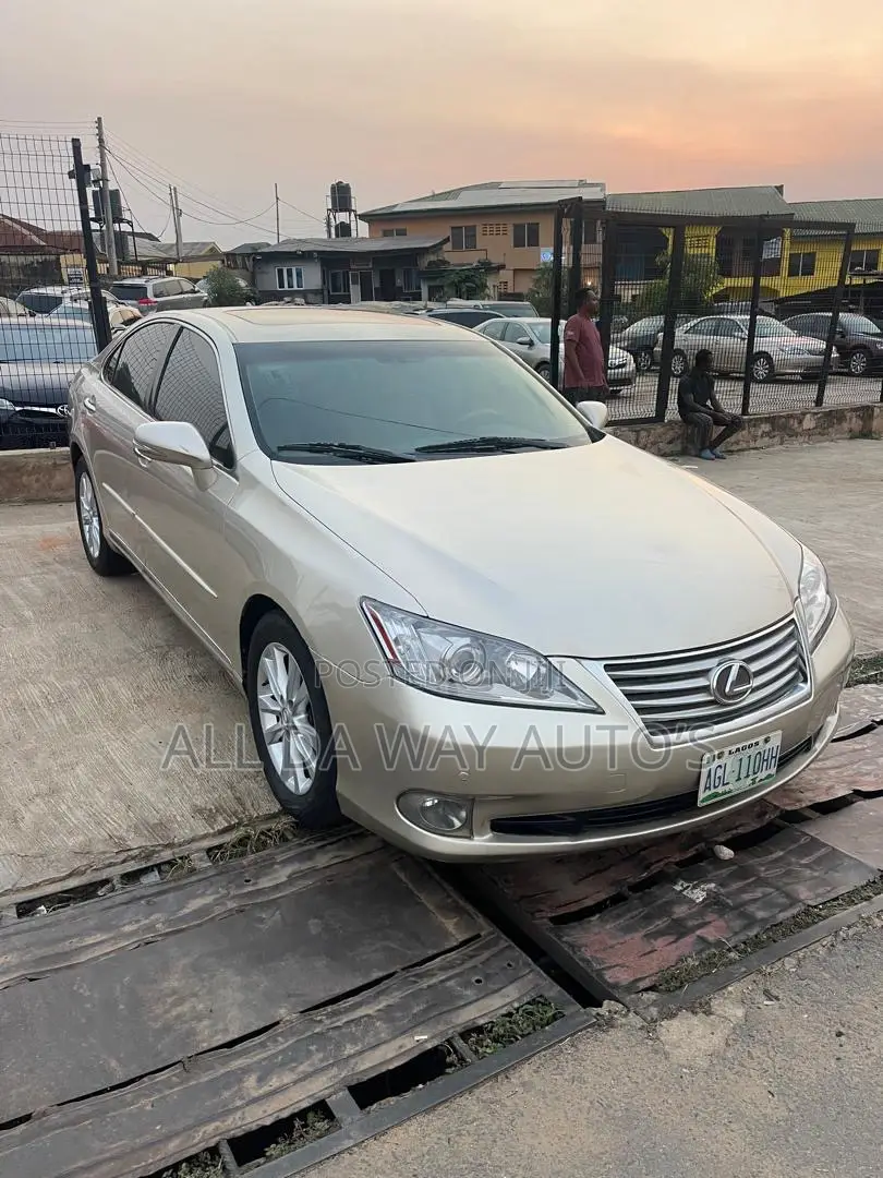Lexus ES 350 2011 Gold