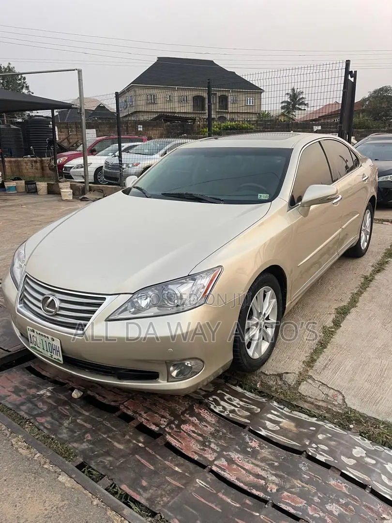 Lexus ES 350 2011 Gold