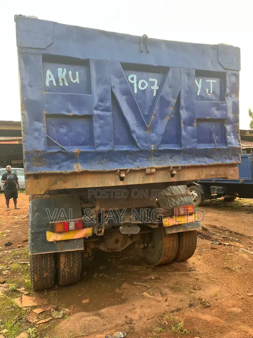 Iveco 330-36 Tipper Truck - 10 Tyres With Howo Engine and Axle