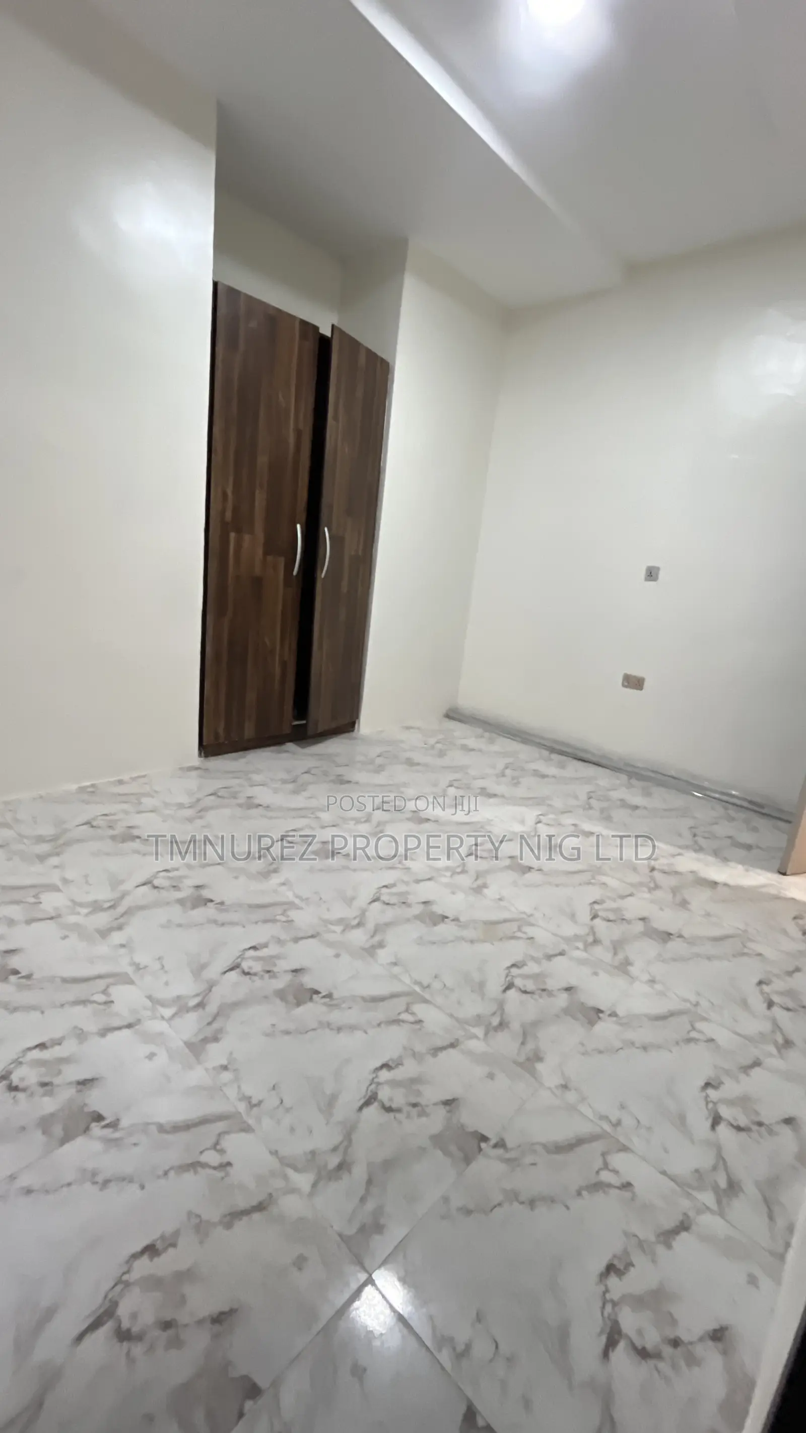 5bdrm Duplex in Chevron for rent