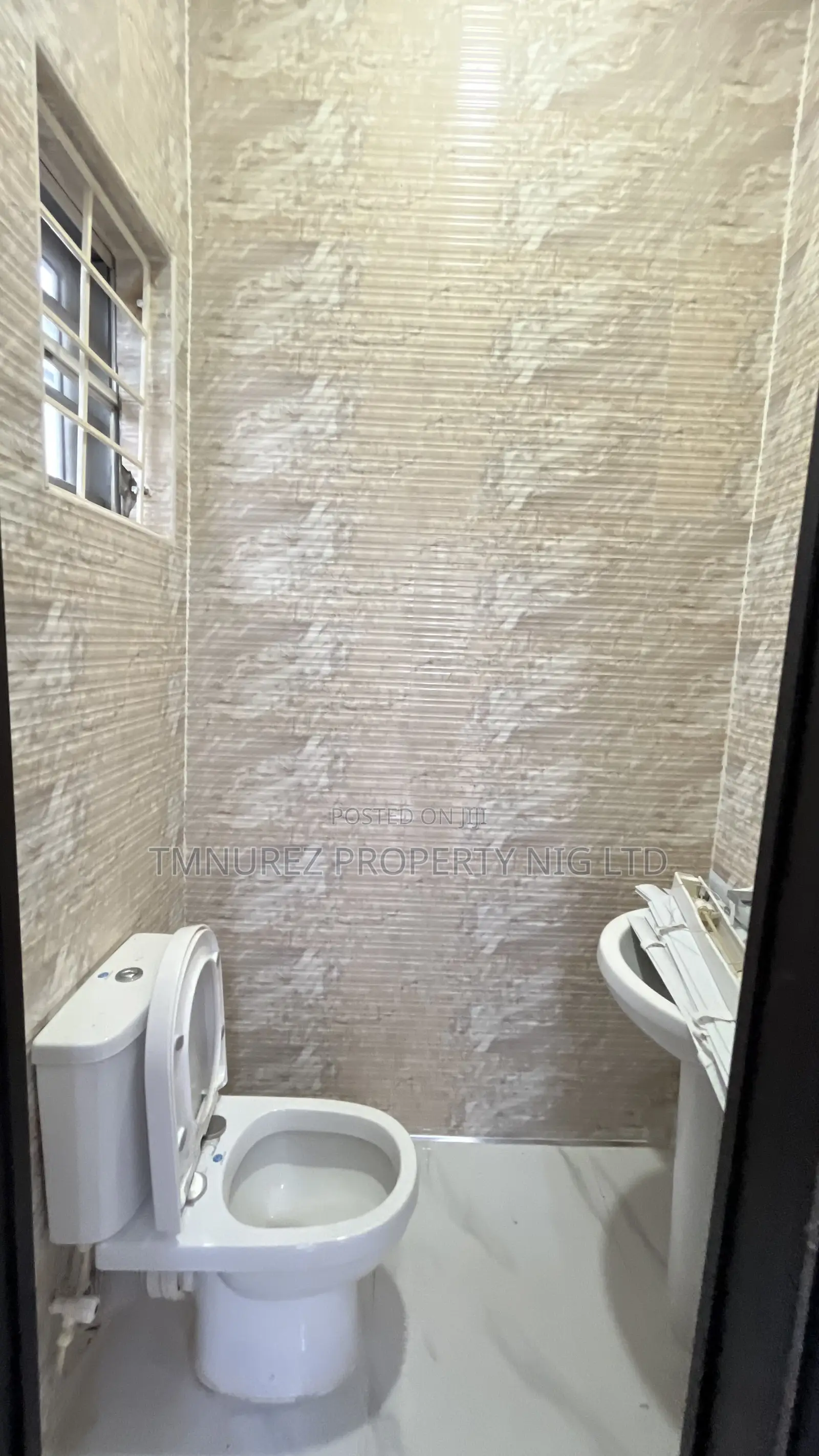 5bdrm Duplex in Chevron for rent