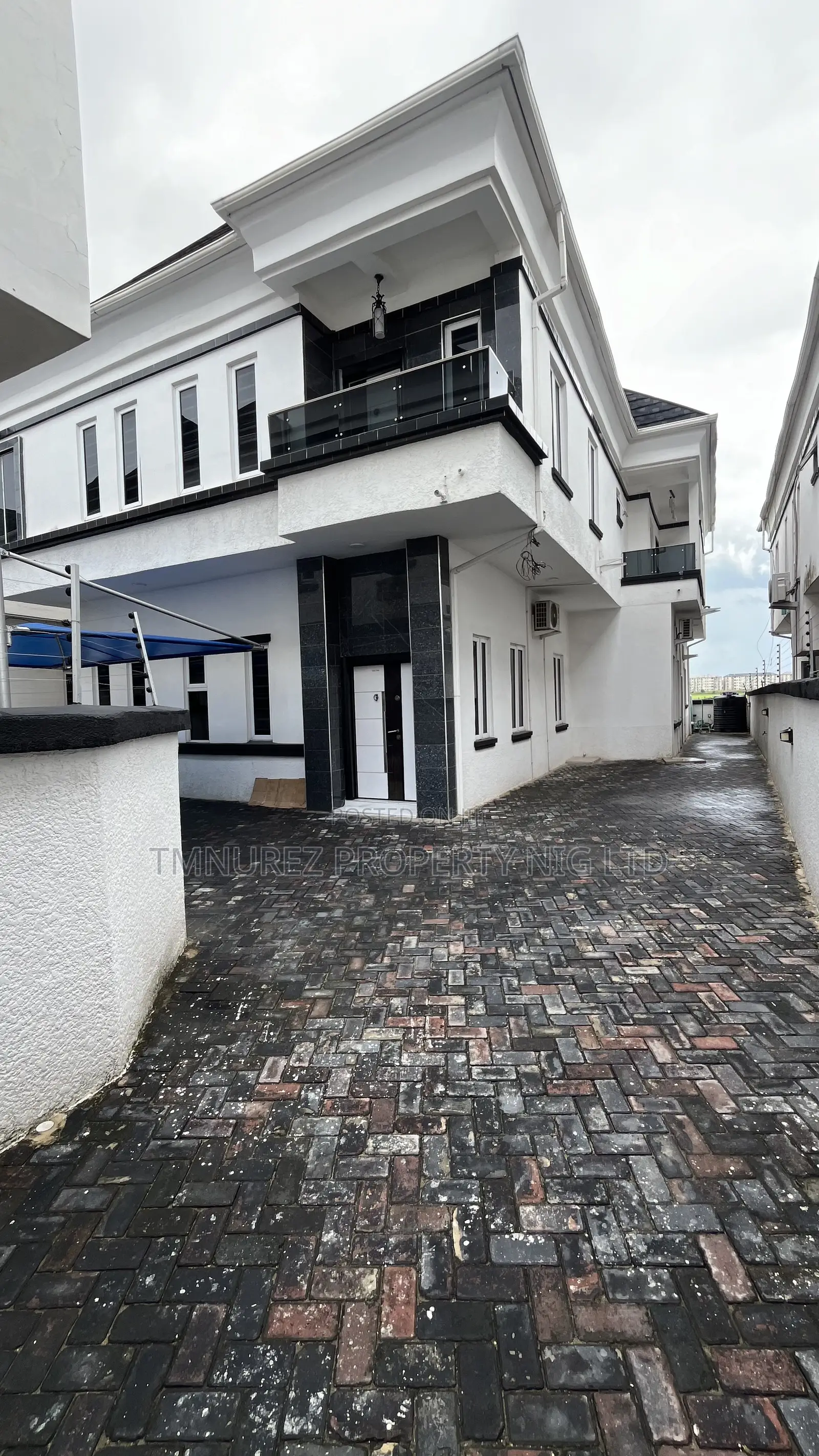 5bdrm Duplex in Chevron for rent