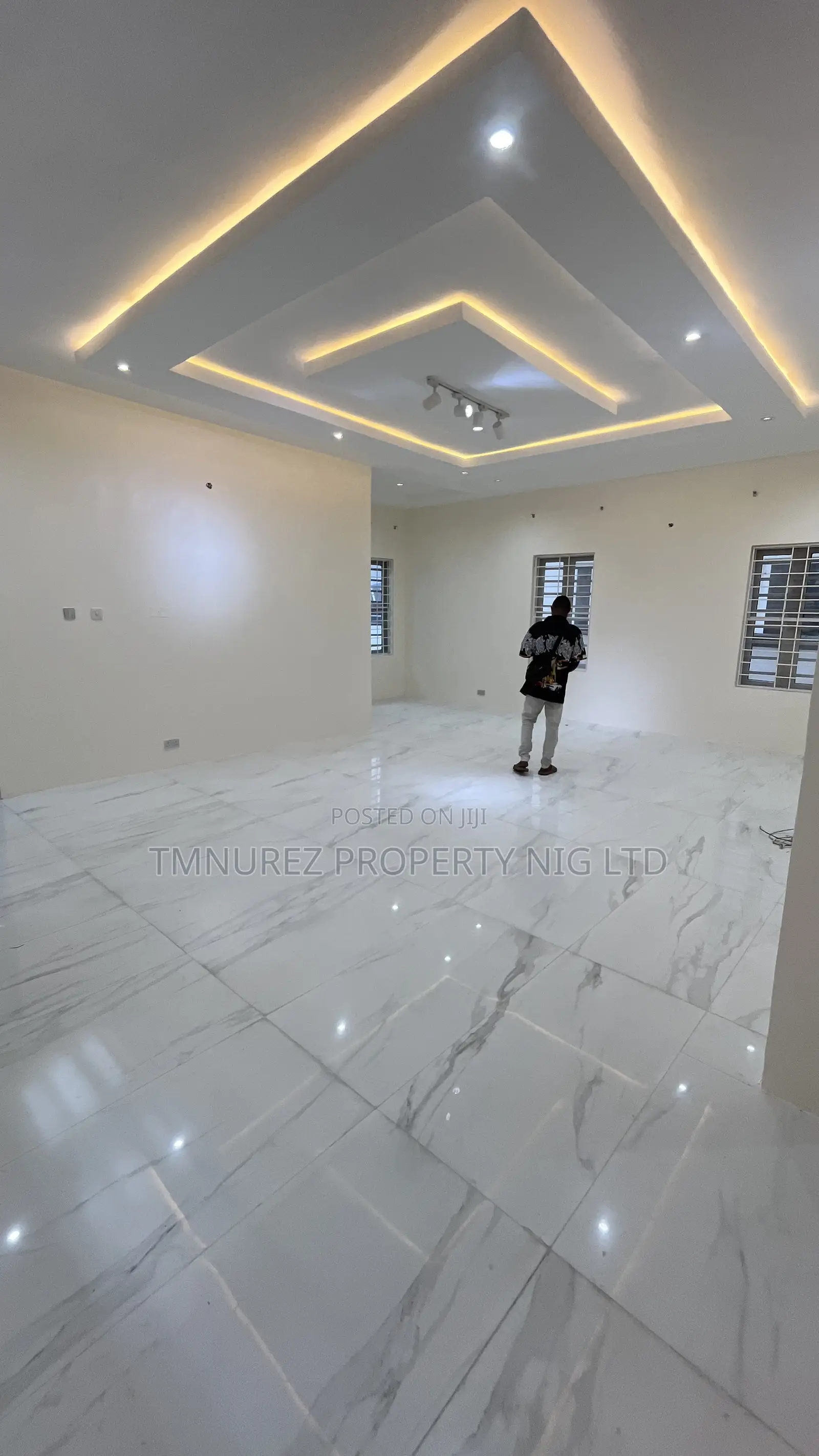 5bdrm Duplex in Chevron for rent