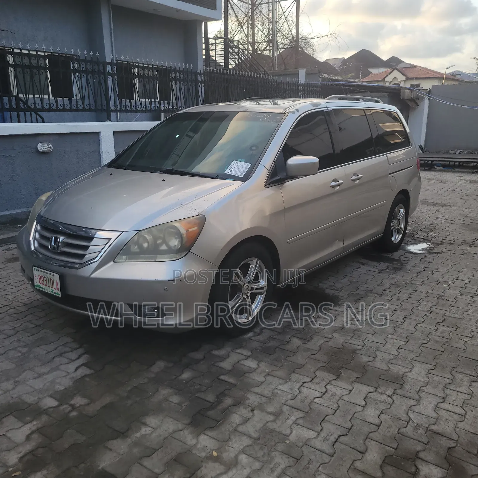 Honda Odyssey Touring 2010 Silver