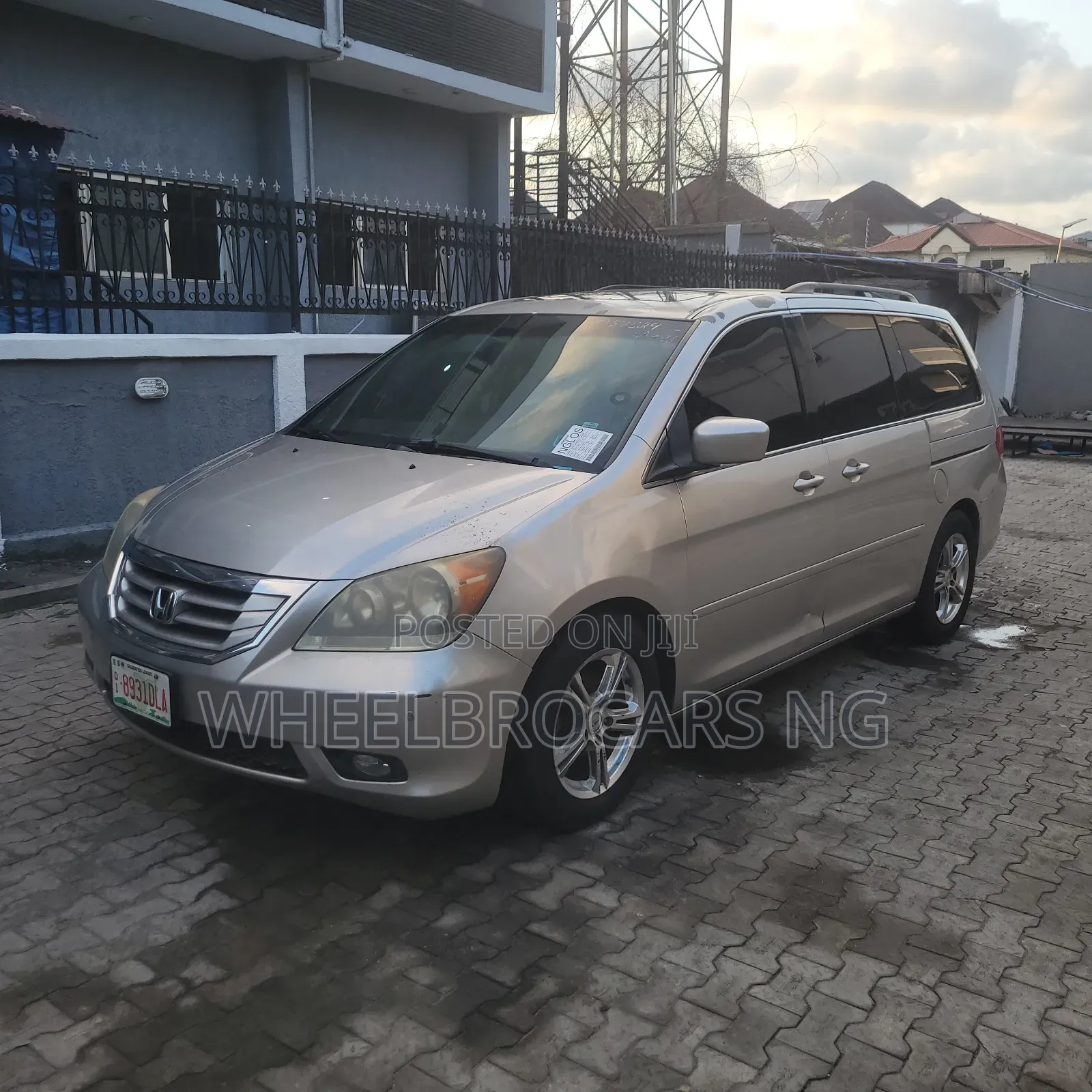 Honda Odyssey Touring 2010 Silver
