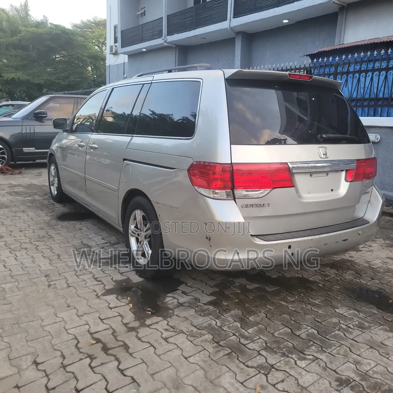 Honda Odyssey Touring 2010 Silver