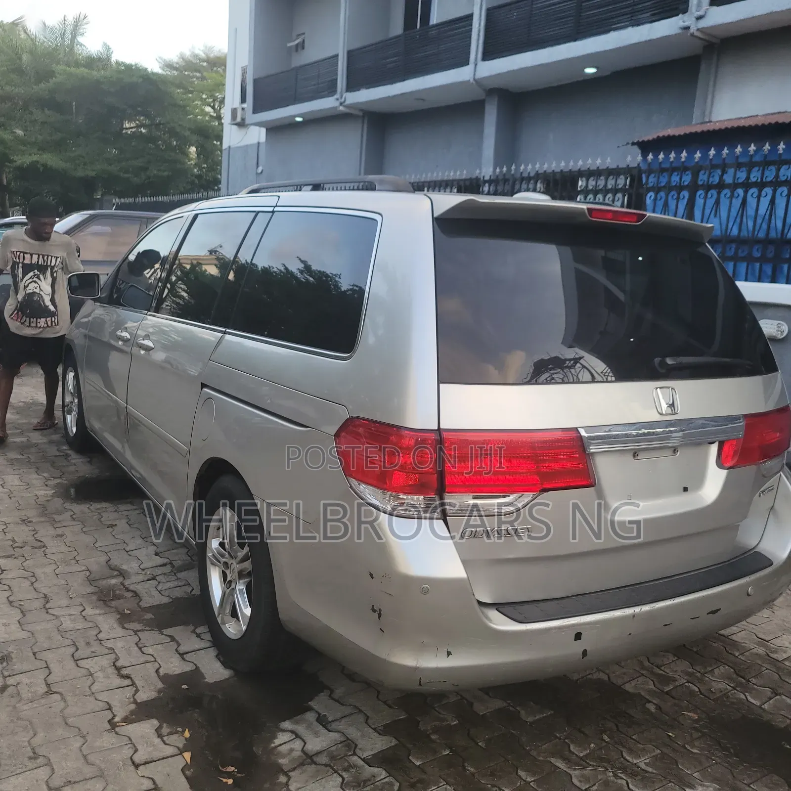 Honda Odyssey Touring 2010 Silver