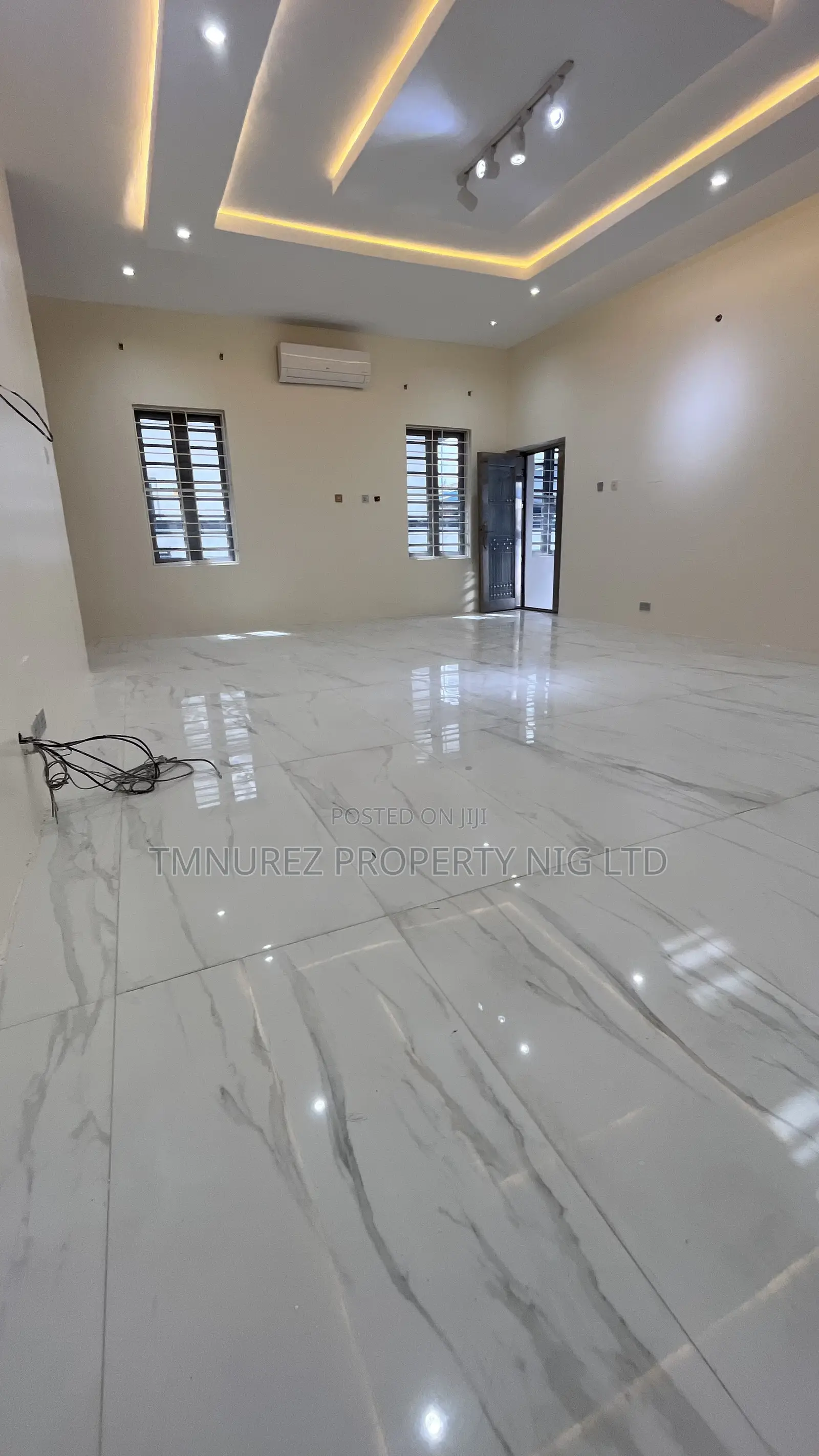 5bdrm Duplex in Chevron for rent