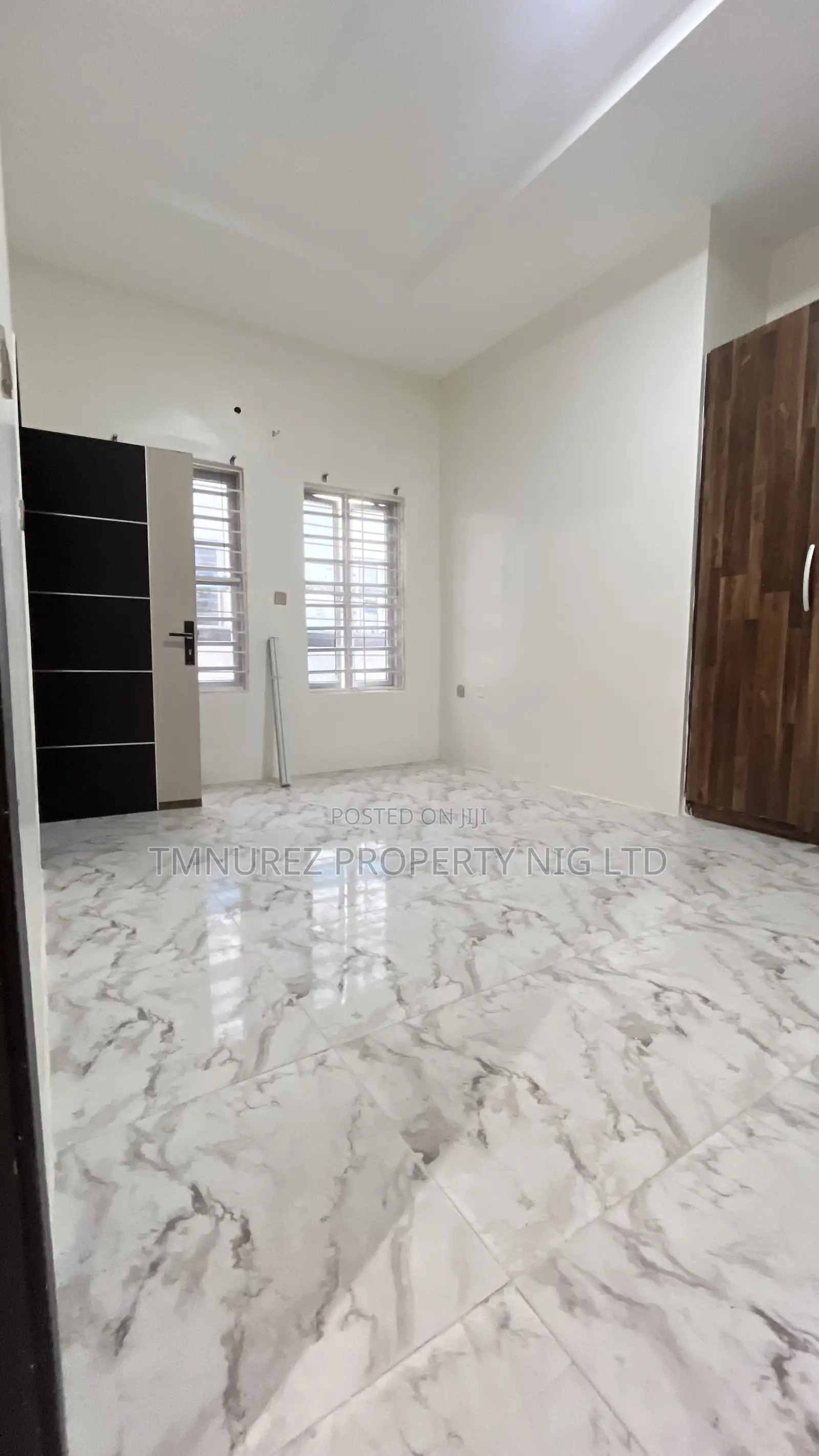 5bdrm Duplex in Chevron for rent