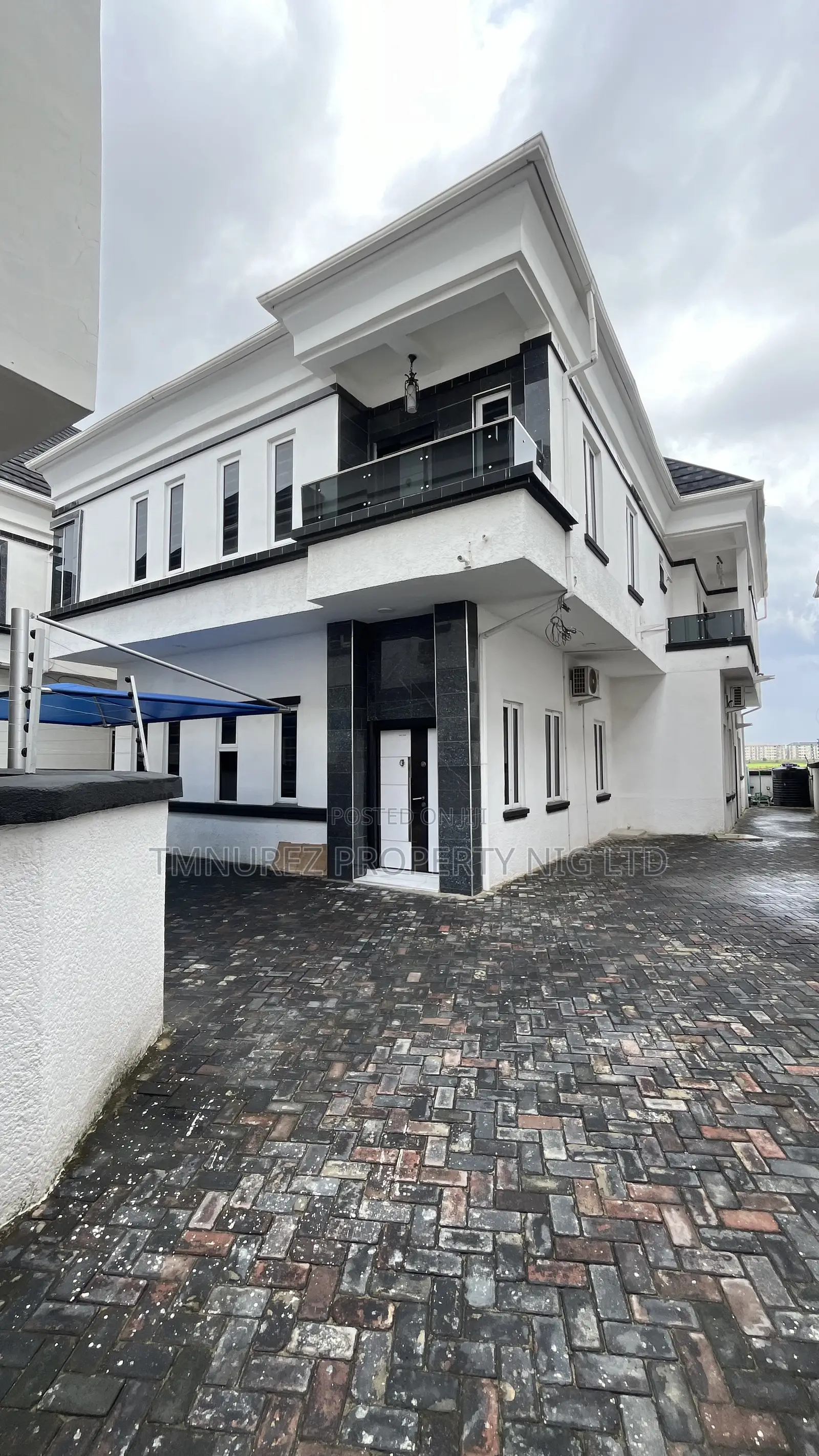 5bdrm Duplex in Chevron for rent