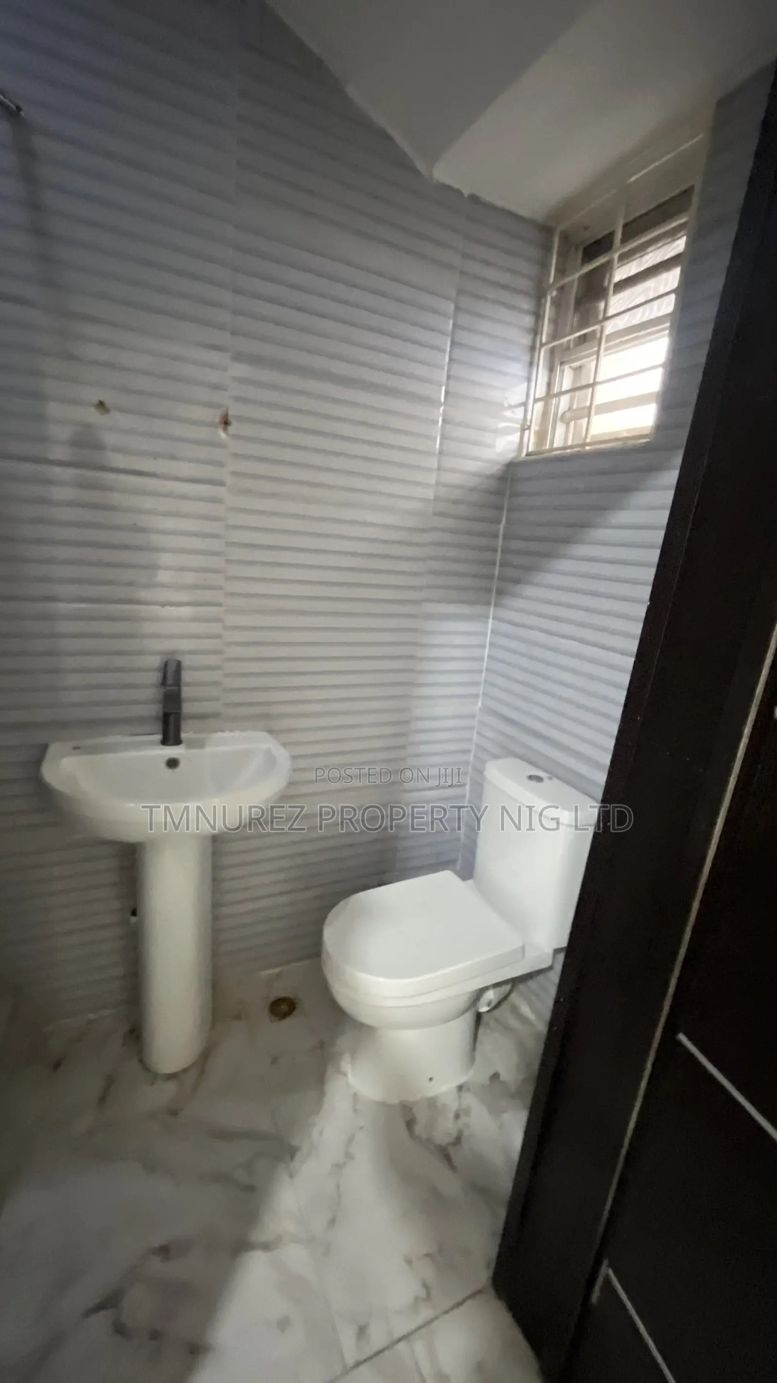 5bdrm Duplex in Chevron for sale