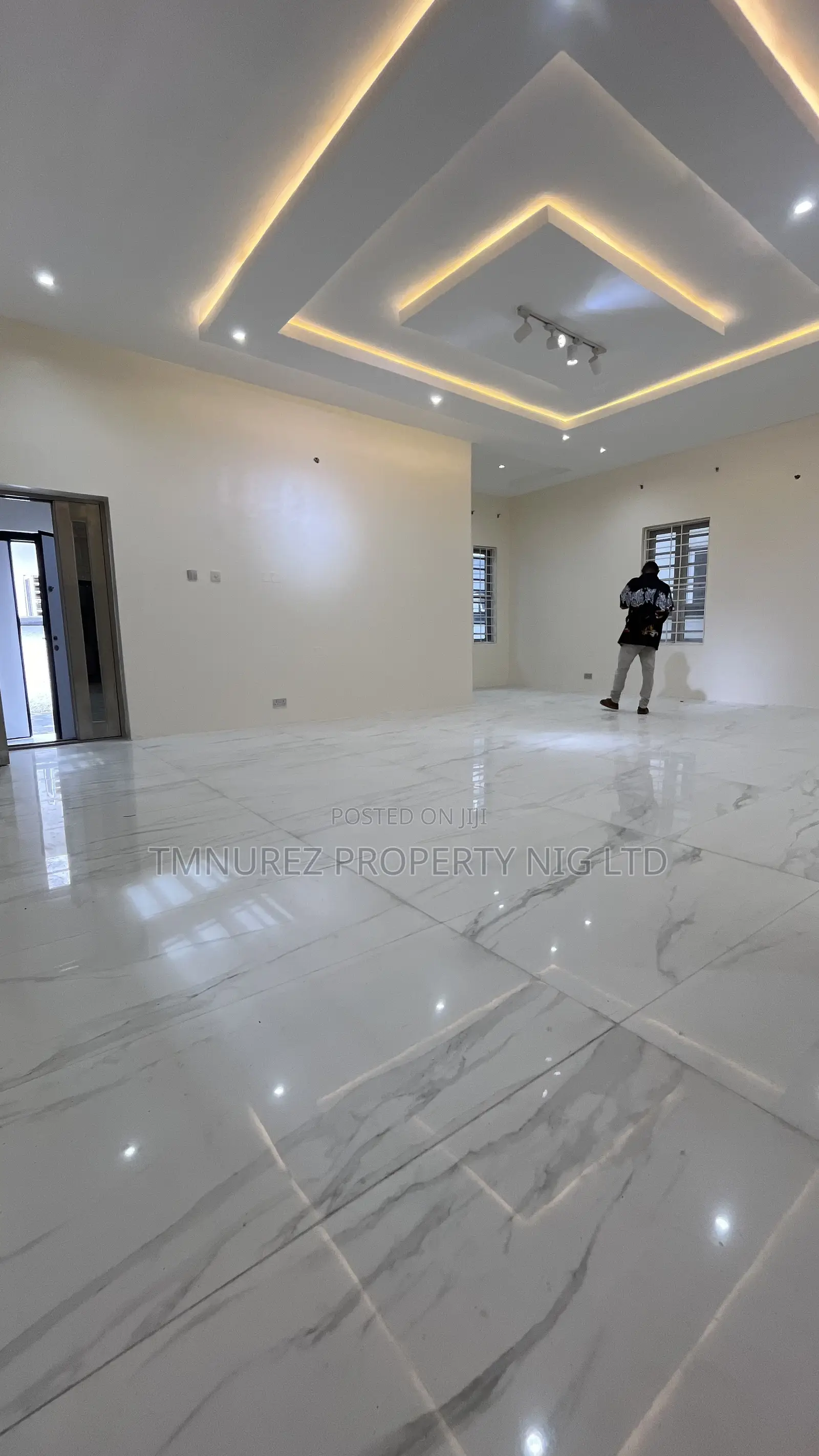 5bdrm Duplex in Chevron for sale