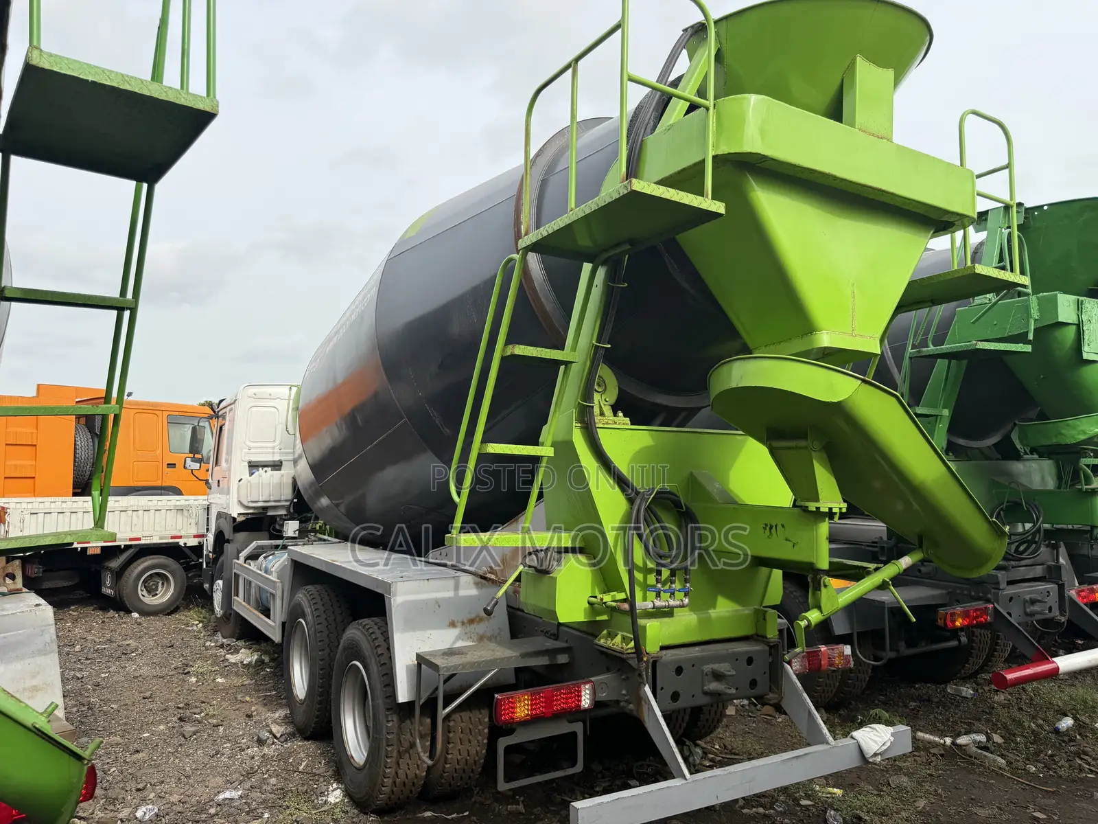 Foreign Used Howo Concrete Mixer Truck 371hp.