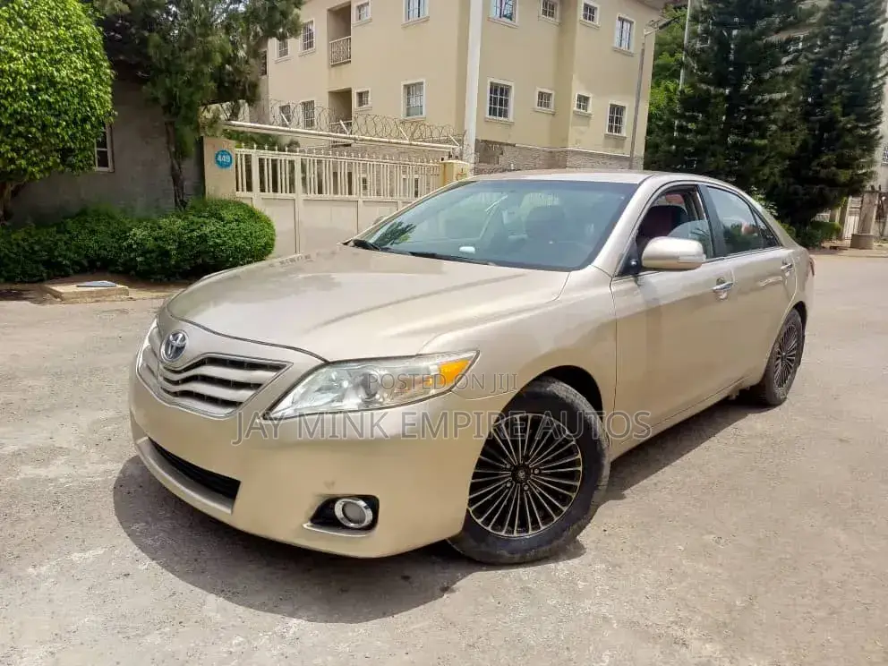 Toyota Camry 2010 Gold