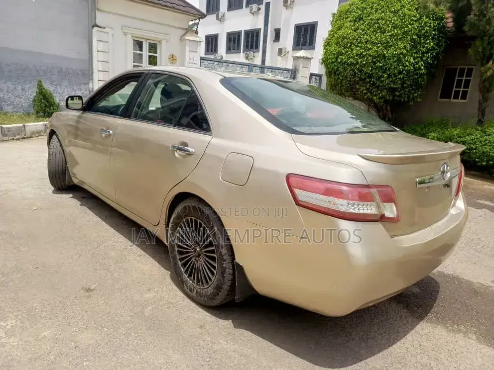 Toyota Camry 2010 Gold