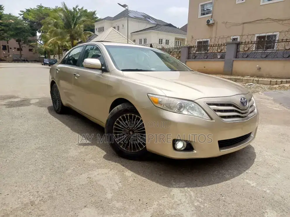Toyota Camry 2010 Gold
