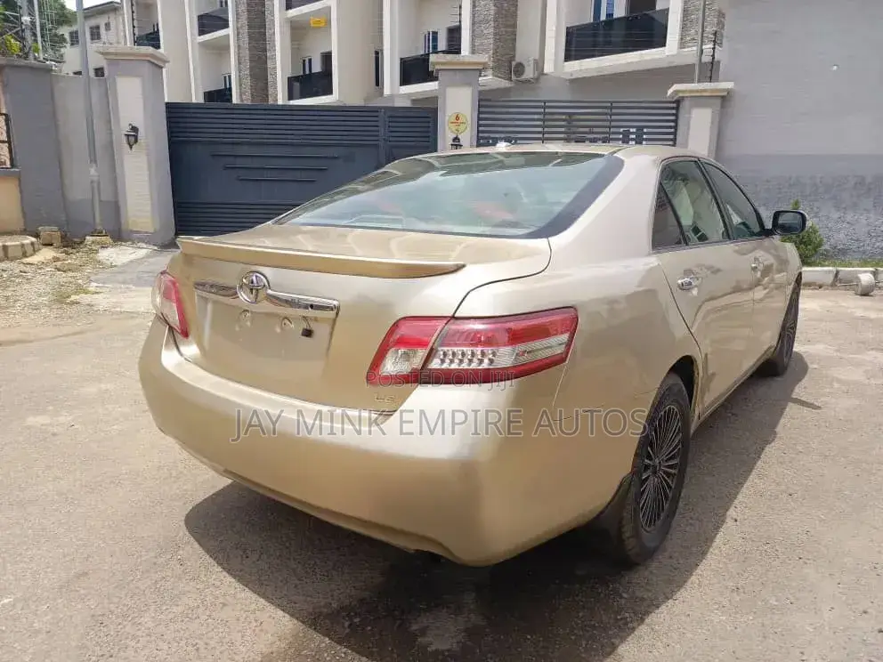 Toyota Camry 2010 Gold