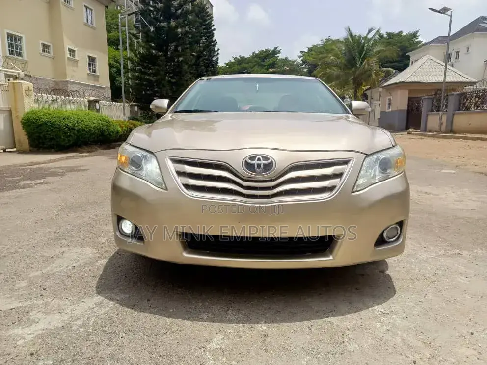 Toyota Camry 2010 Gold