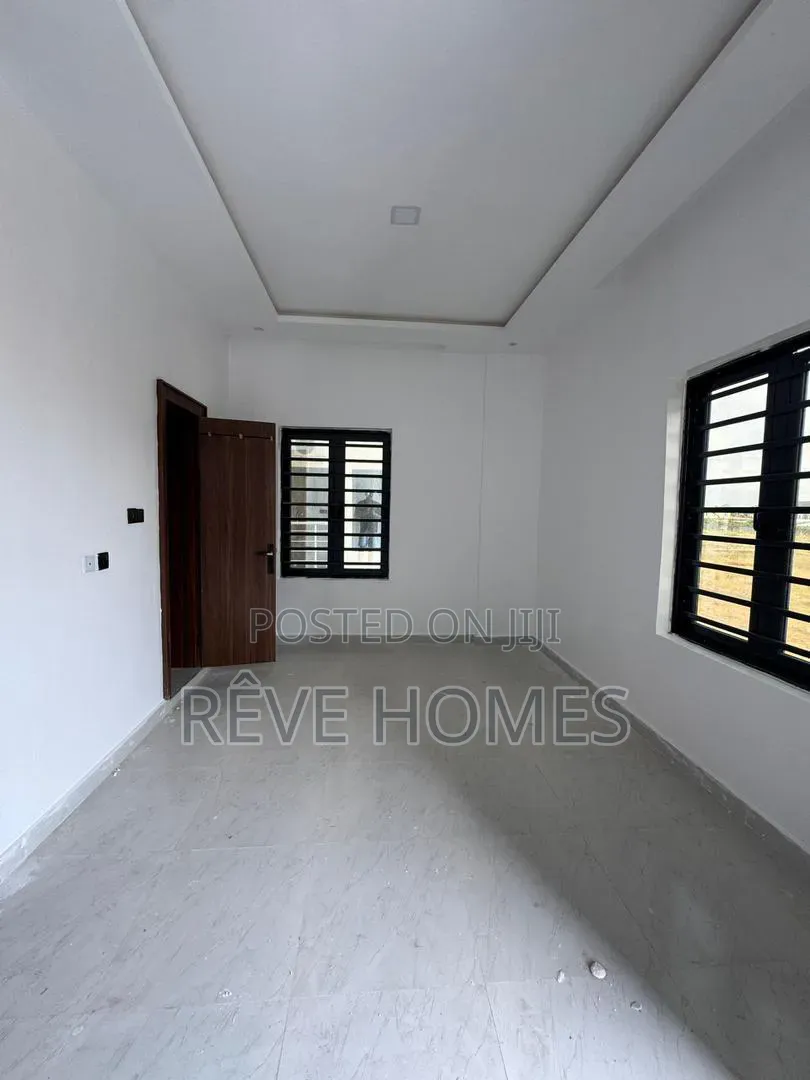2bdrm Apartment in Orchid, Lekki Expressway for sale