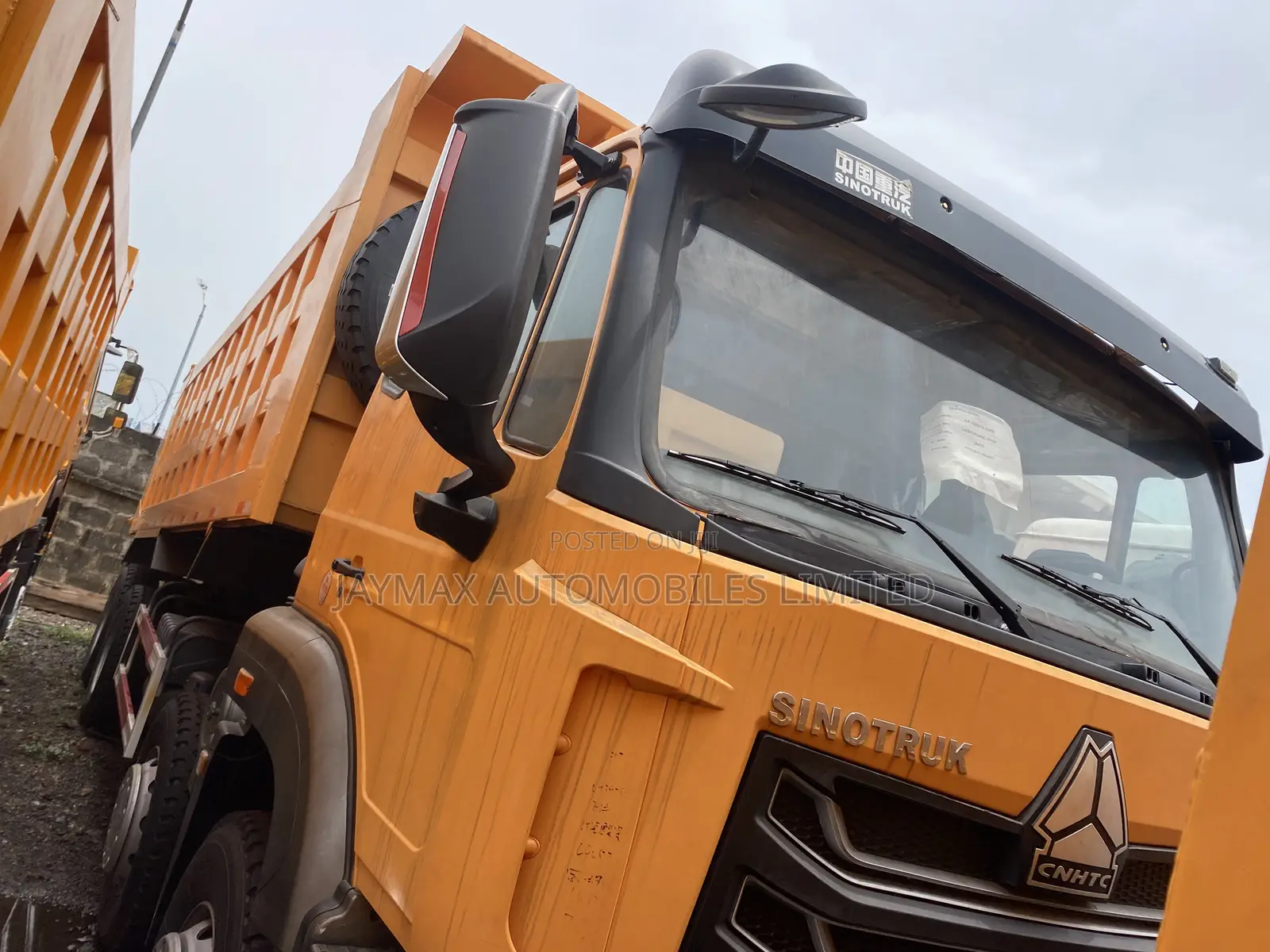 Howo 371 12 Tyres Yellow