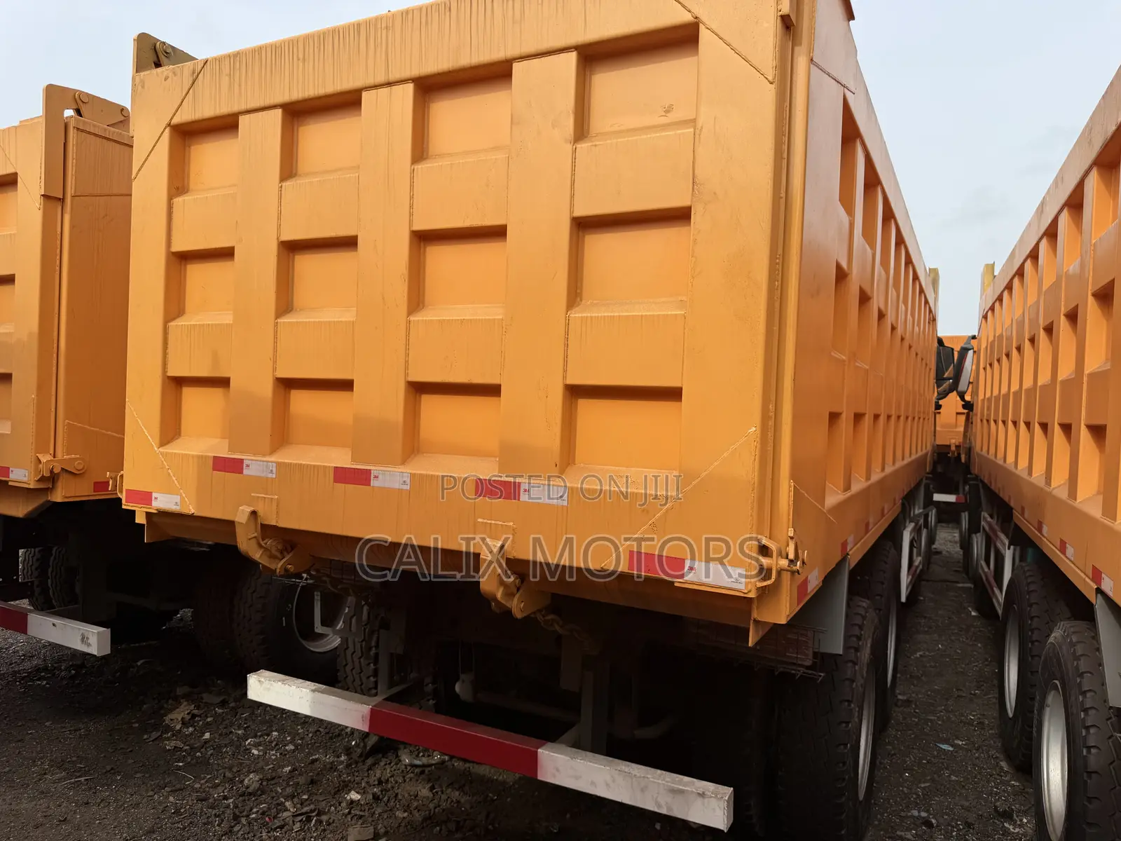 12 Tyres Howo Dump Truck