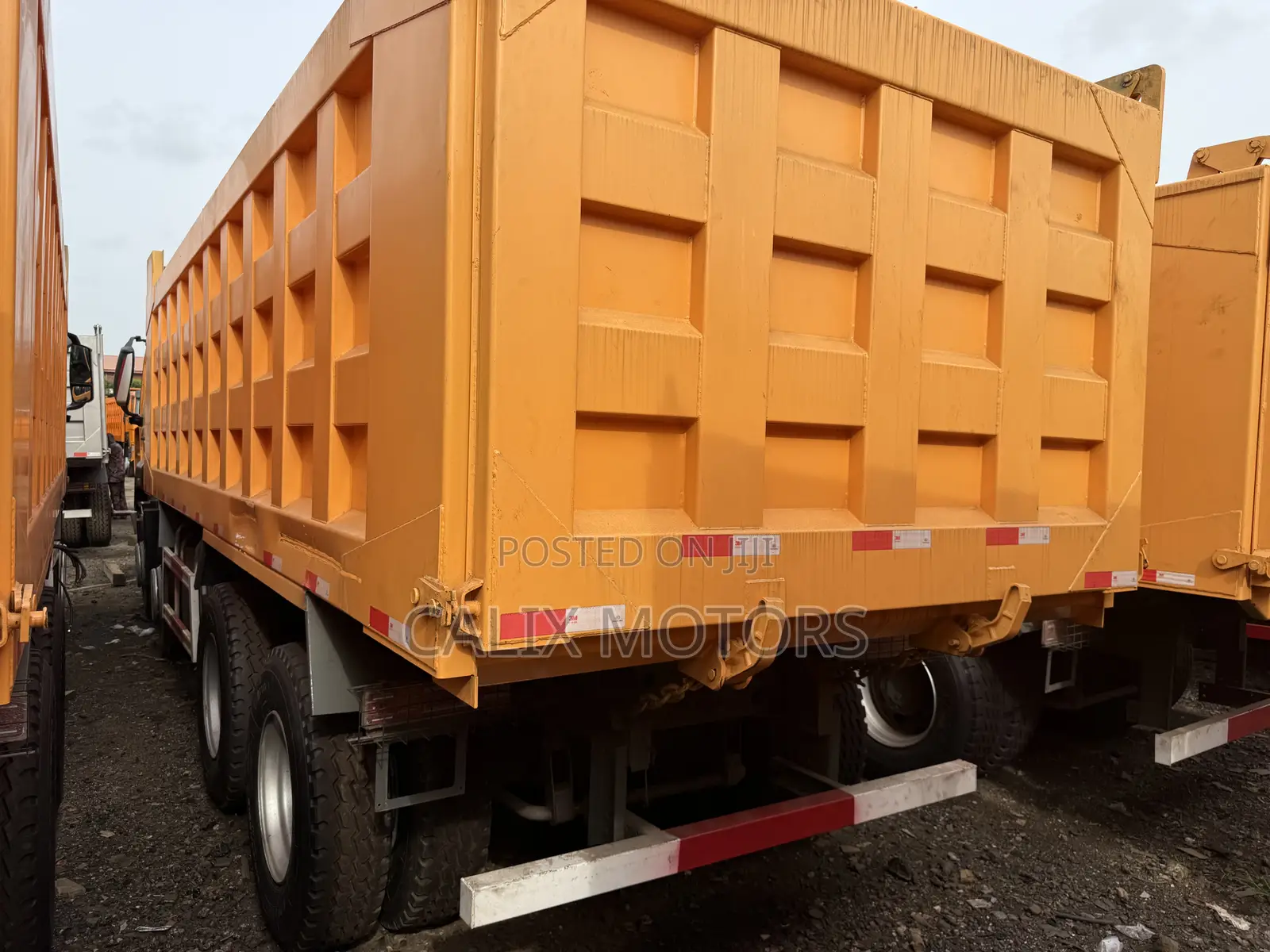 12 Tyres Howo Dump Truck